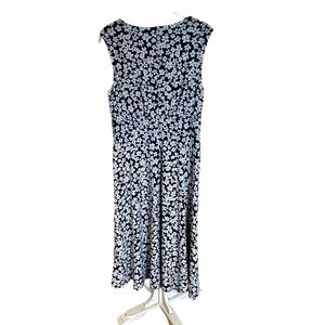 Women's size 10 Dress Sleeveless Navy W/ White Flowers Poly spandex Knee Length